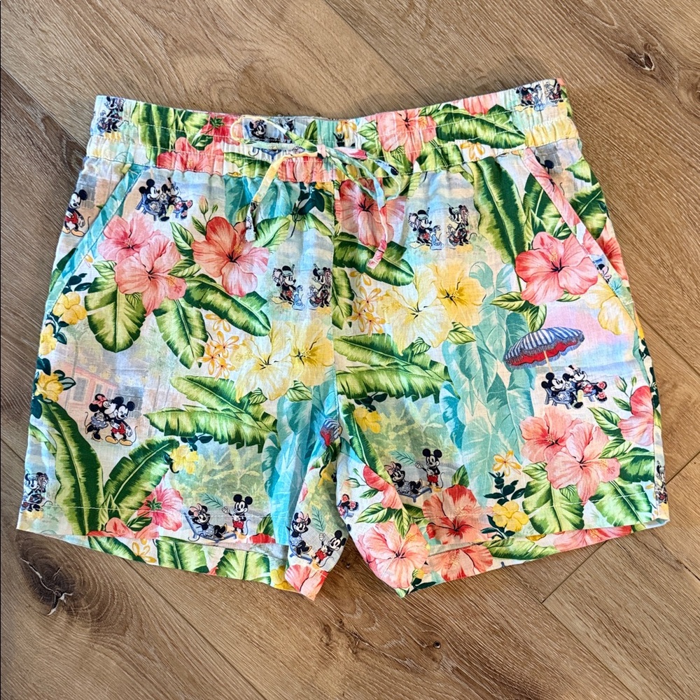 Tommy Bahama Disney Women’s Shorts Small EUC